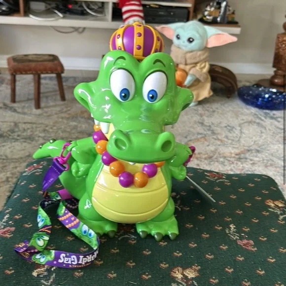 Universal Green and Yellow Alligator Popcorn Bucket - Picture 5 of 10